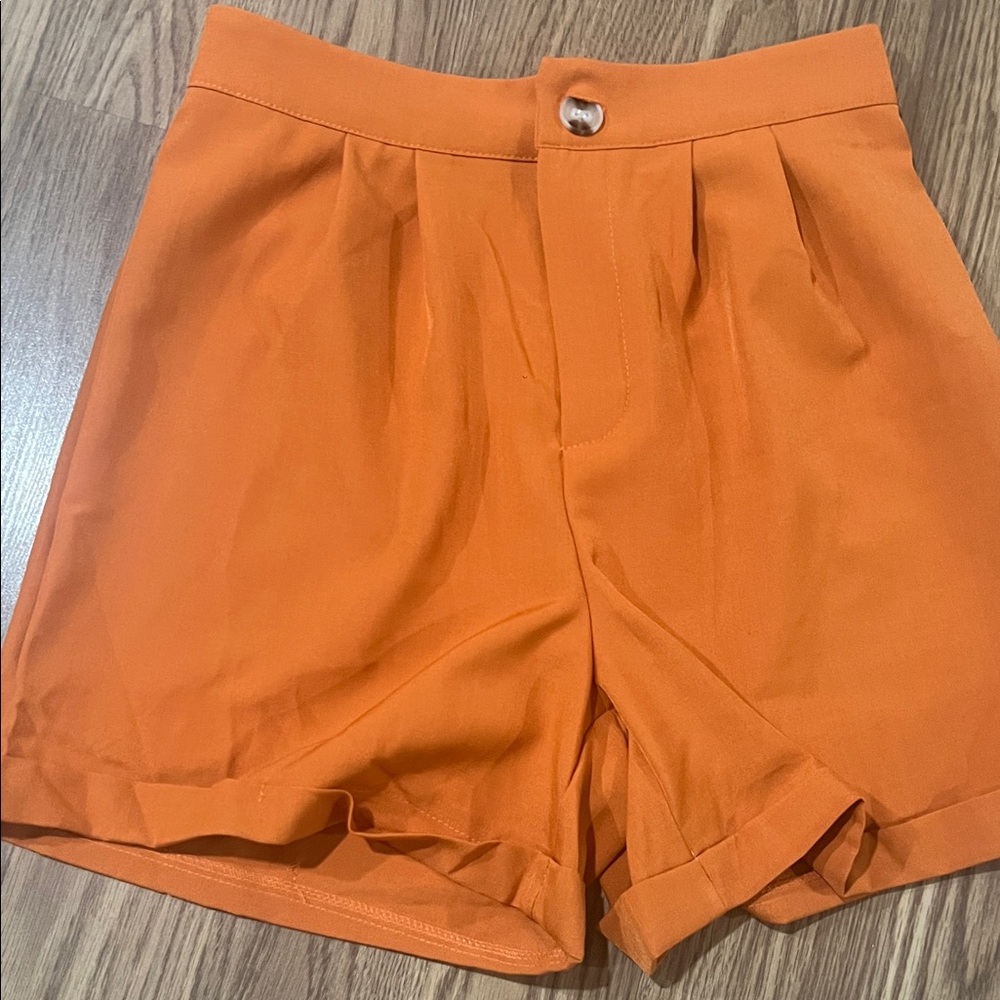 High-Rise Pleated Women's Shorts in Orange